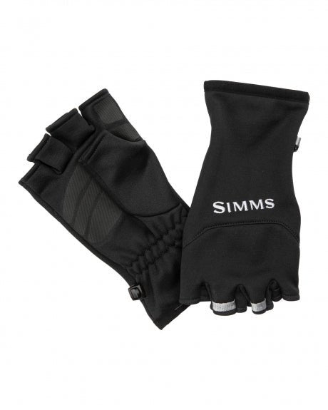  Simms Freestone Half-Finger Glove featuring a lightweight design, durable construction, and open fingertips, ideal for maintaining grip and protection during fishing and outdoor activities.