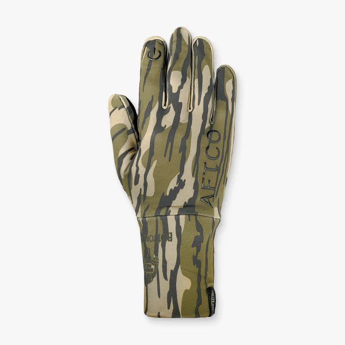 Aftco Helm Insulated Fishing Gloves showcasing their windproof exterior, insulation, and non-slip grip, ideal for maintaining warmth and control during fishing in cold conditions.